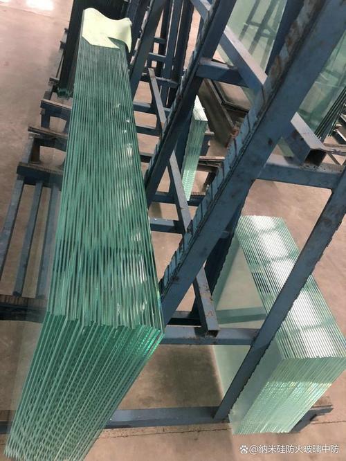 工厂年产防火玻璃类产品50万平方米.专注于防火玻璃技术的研发和生产.